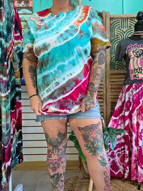 Hand-dyed tie-dye tee_ Large